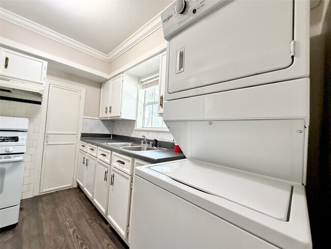 Foto del edificio - 218 W 15th St
