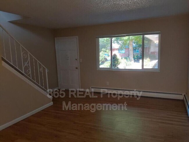 Foto del edificio - 1422 E 16th St