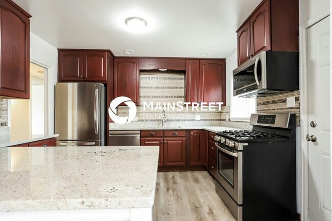 Foto del edificio - 3 Bedroom Pet-Friendly Home in AURORA, CO with Main Street Renewal
