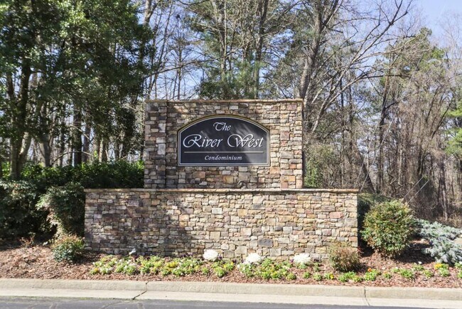 Foto del edificio - 4246 River Green Dr NW