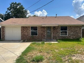 Building Photo - 2118 Aggie Dr