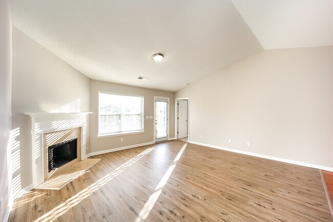 Foto del edificio - 7520 Old Chapel