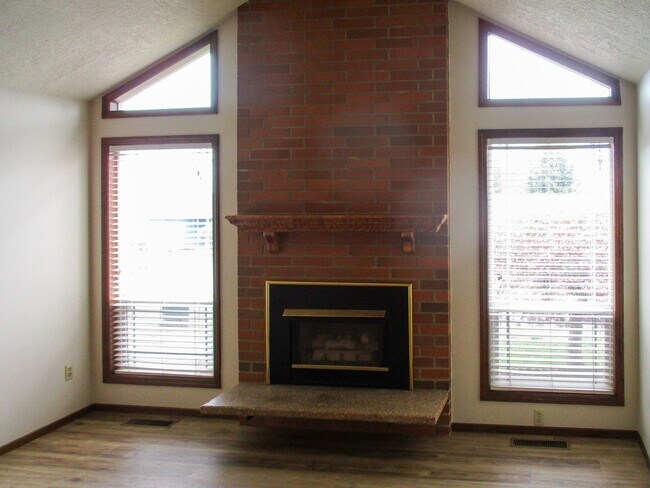 Foto del edificio - West Salem Home with Attached Two Car Gara...