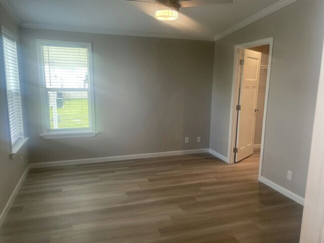 Building Photo - 6951 41st Ave N