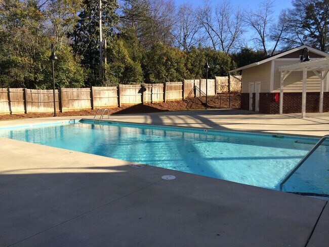 Foto del edificio - One of Kind-Top Floor Unit!