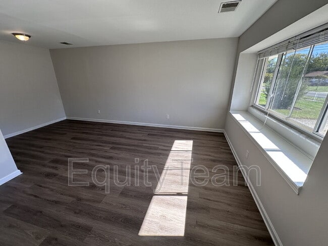 Photo - 238 Diston Ln House