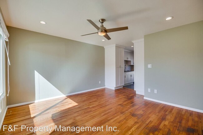 Building Photo - 2026-2034 Meade Ave