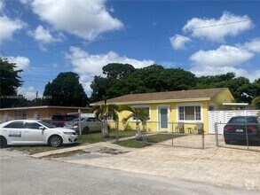 Building Photo - 10440 NW 28th Ct