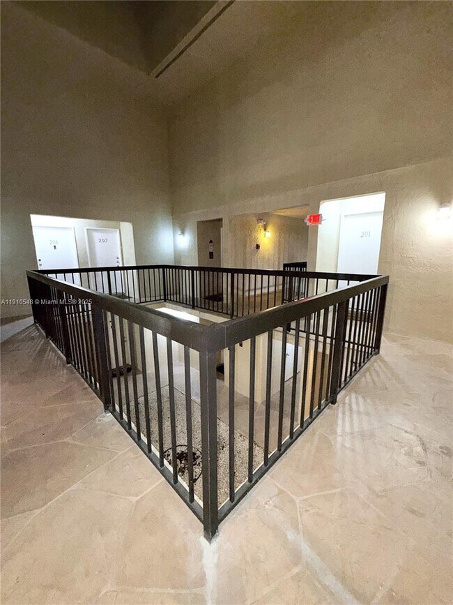 Foto del edificio - 660 W Park Dr