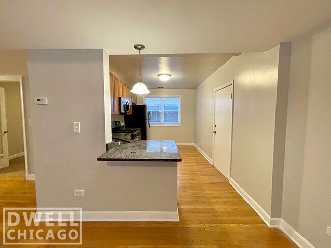 Foto del edificio - 6435 N Damen Ave
