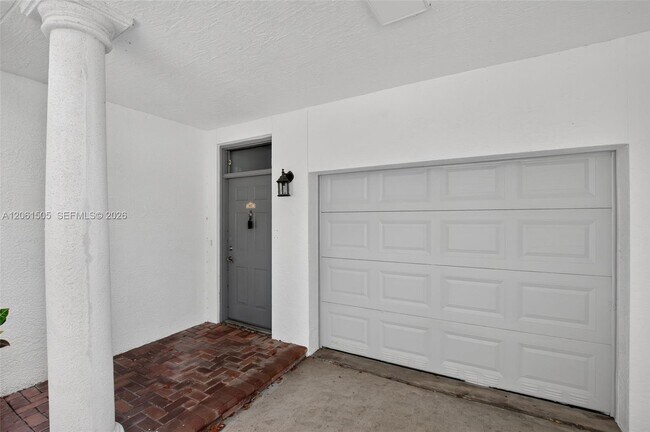 Foto del edificio - 2024 Alta Meadows Ln