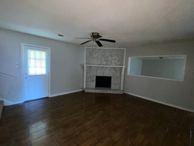 Foto del edificio - 4BR/2BA Millington Rental with Hardwood Flooring, Rustic Fireplace & Large Yard
