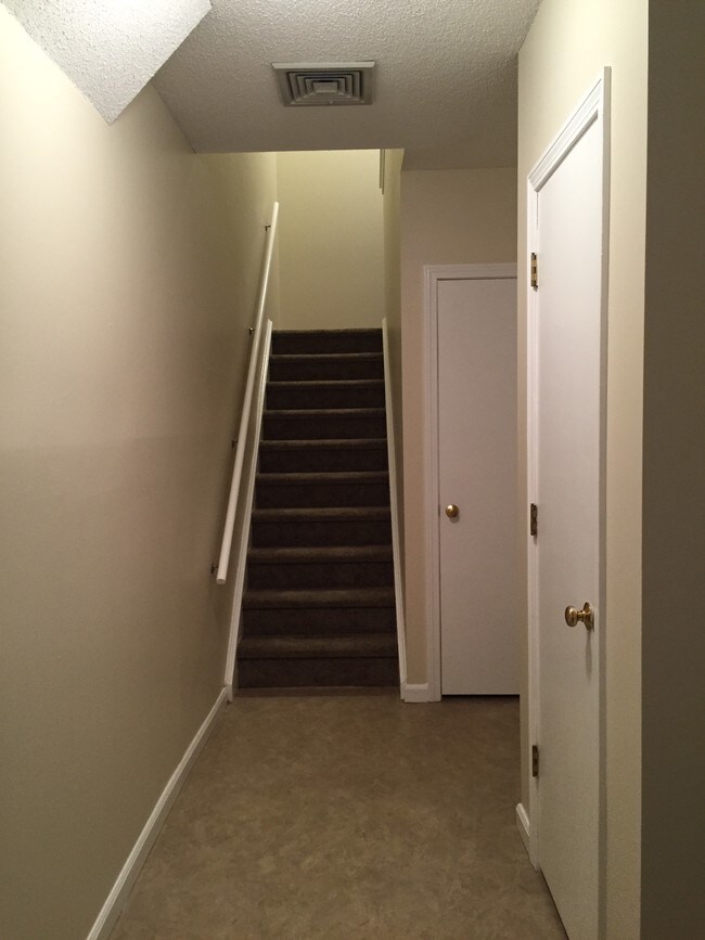 38 Crown Ridge, Newington, CT 06111 Townhome Rentals in Newington CT