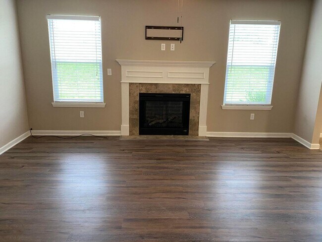 Foto del edificio - 5801 Abercorn Dr