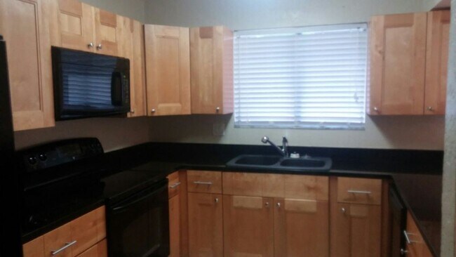 Building Photo - 1836 N Crystal Lake Dr