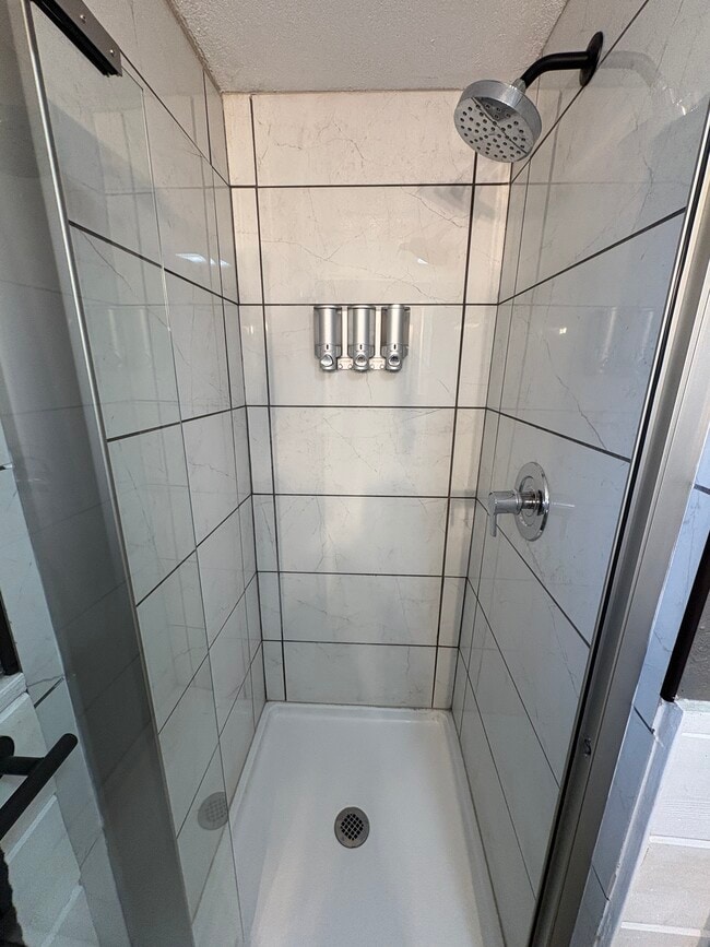 Building Photo - 3345 E 30th St