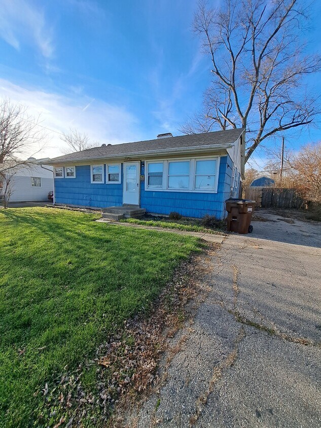 Primary Photo - 4415 Thompson Dr