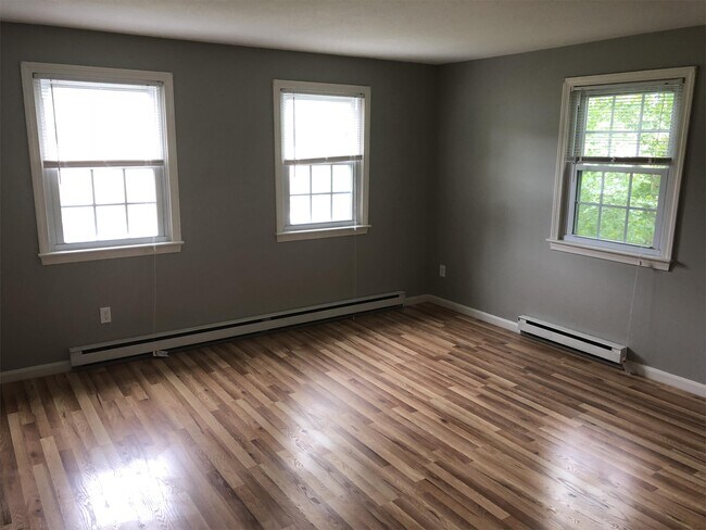 Building Photo - 87 S Silver Ln