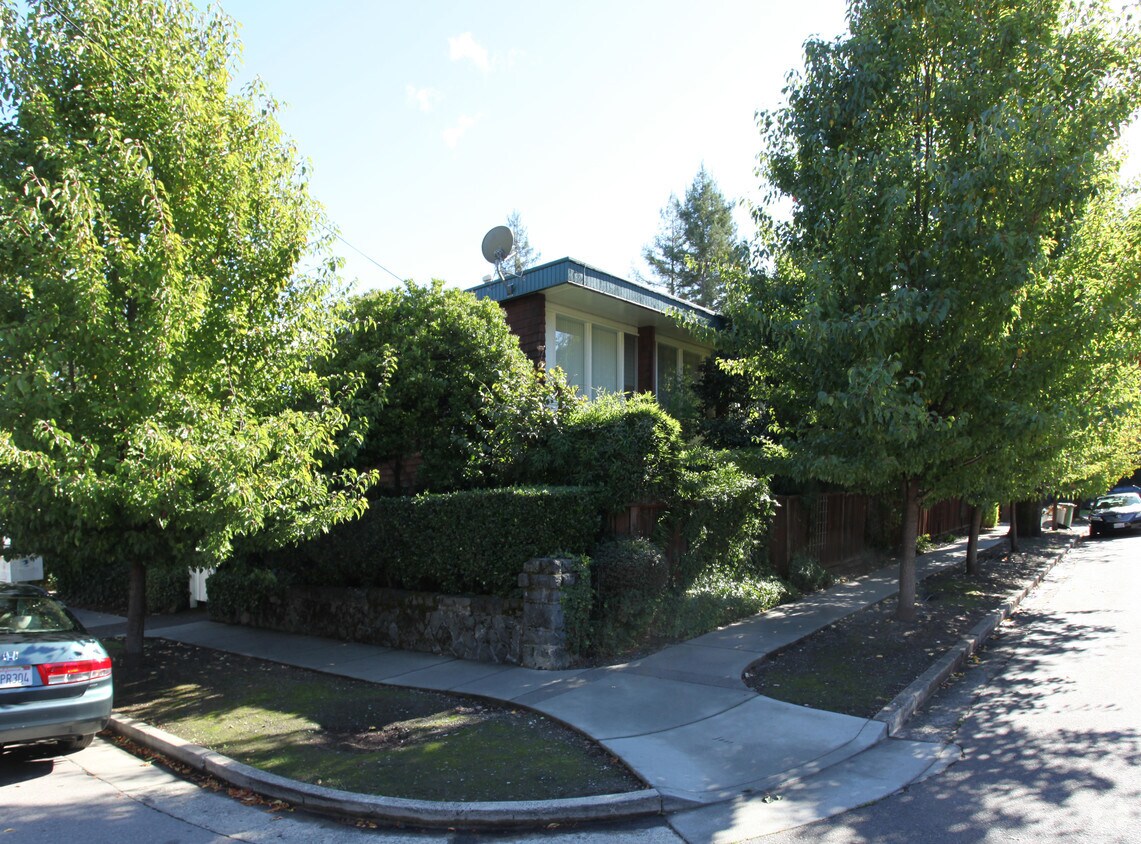 Primary Photo - 75 Ross Ave