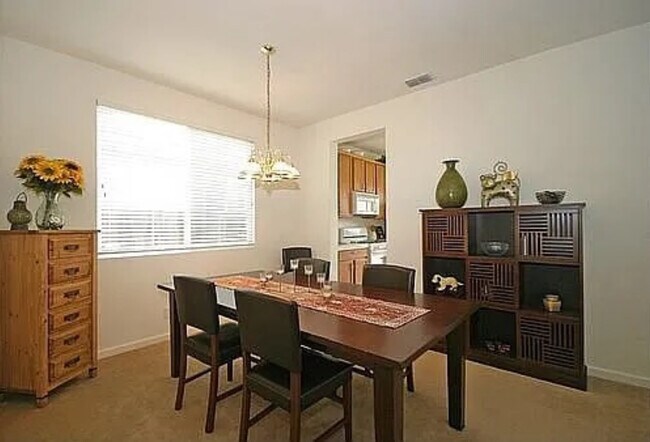 Foto del edificio - 246 White Birch Ct