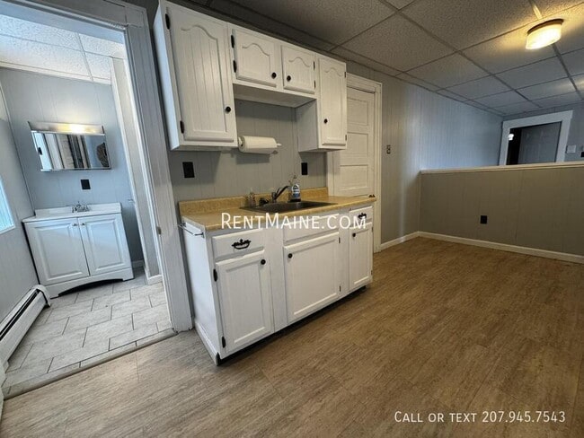 Building Photo - 281 Main St