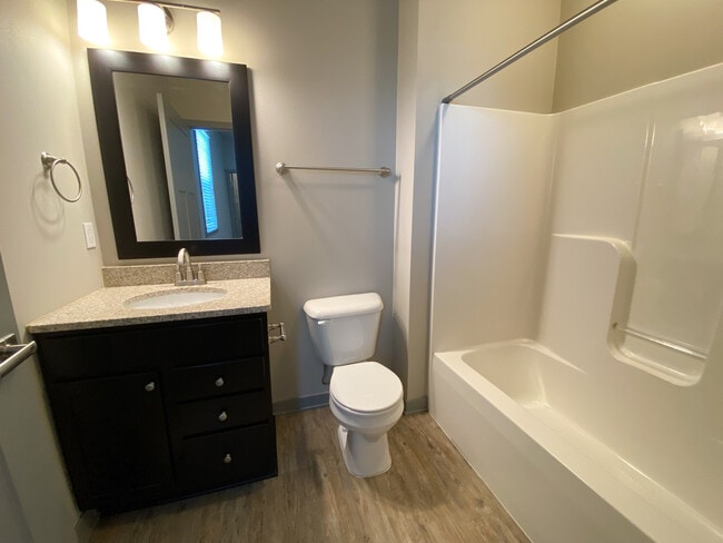Baño 2B - Mortensen Heights