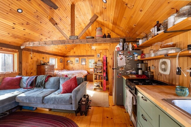 Building Photo - 398 Plains Rd