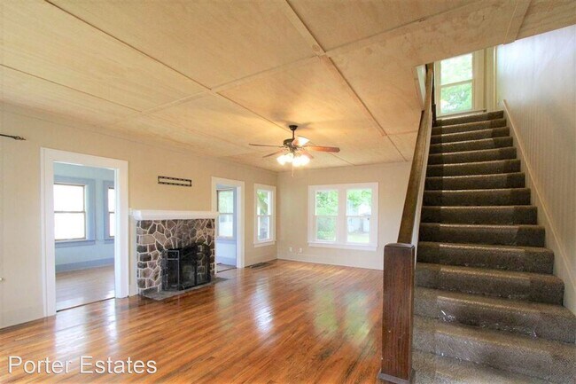 Building Photo - 3 br, 1 bath House - 615 N. First St.