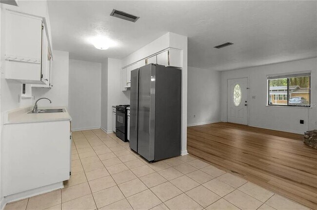 Foto del edificio - 4344 NW 30th Ter