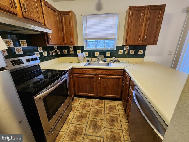 Building Photo - 856 W Spring Meadow Ct
