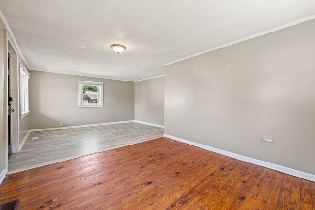 Building Photo - Available Now! Two Bedroom, 1 Bath in Conv...