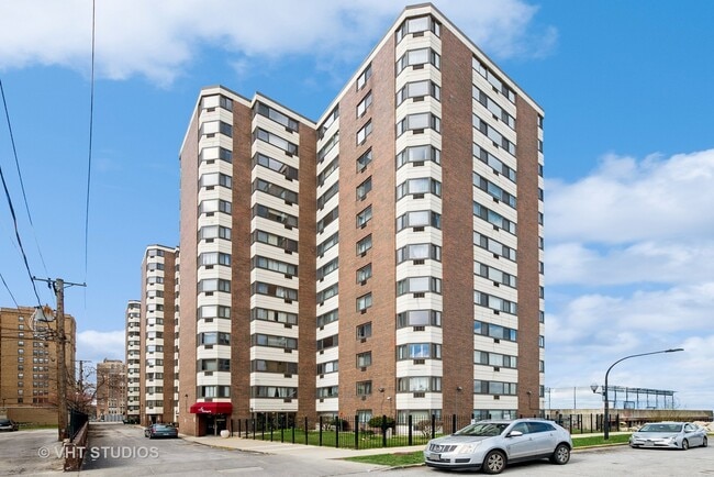 Building Photo - 7337 S South Shore Dr