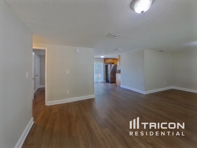 Building Photo - 1017 Jadewood Ave