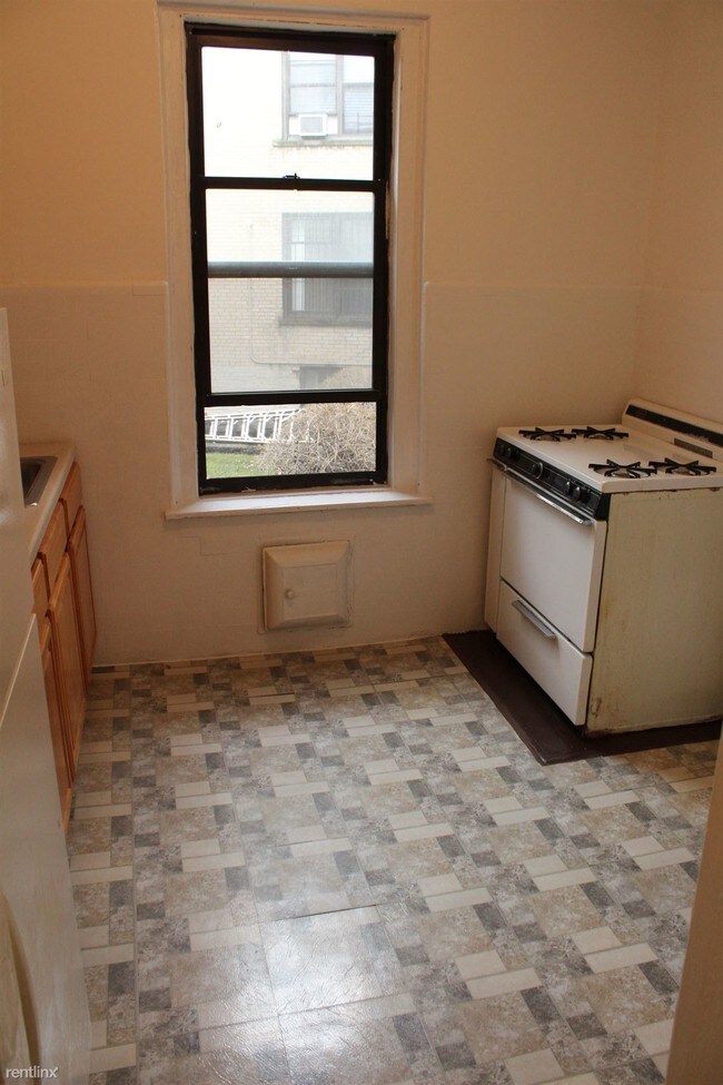 Building Photo - 1 br, 1 bath Apartment - 401 76th St Apt 1C