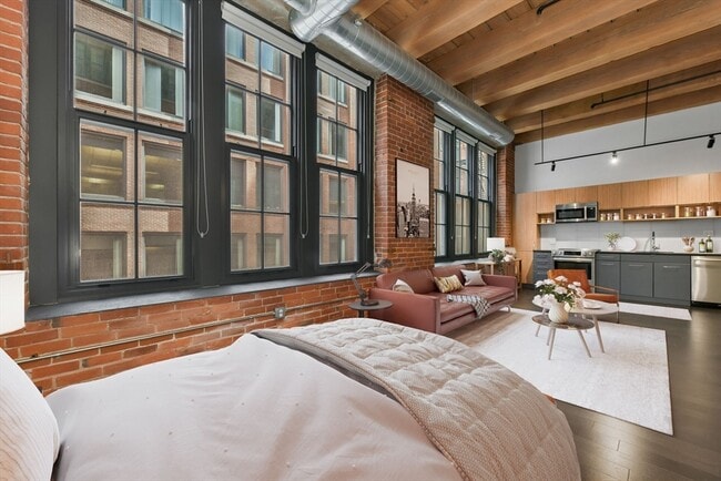 Building Photo - 319 A St
