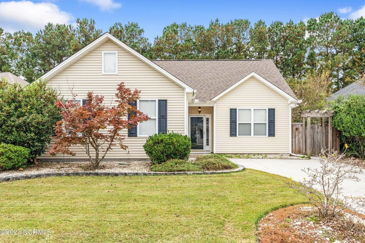Primary Photo - 211 Sand Pebble Dr SE