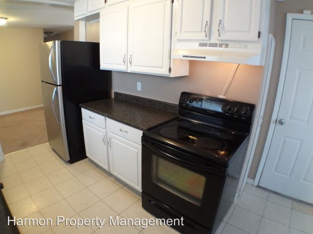 Building Photo - 4510 S Elizabeth Ave