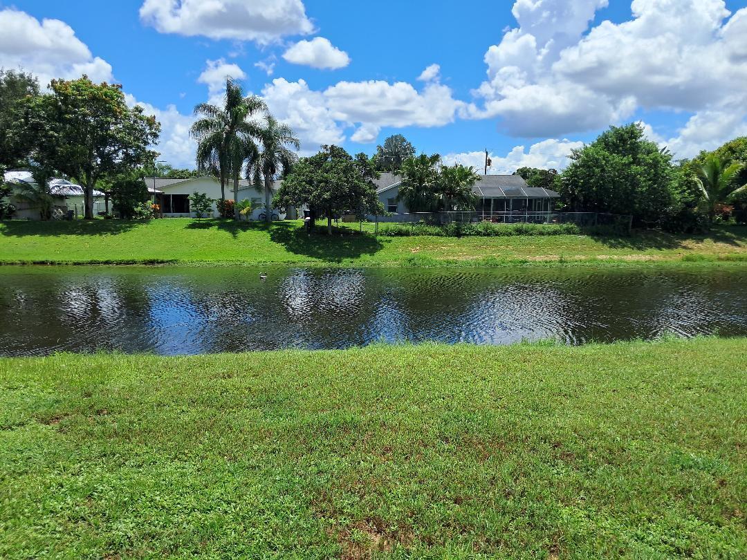 Foto principal - 462 SW Dalton Cir