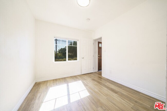 Foto del edificio - 5347 Fountain Ave