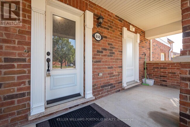 Building Photo - 650 Holly Ave