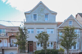 Building Photo - 615 15th St