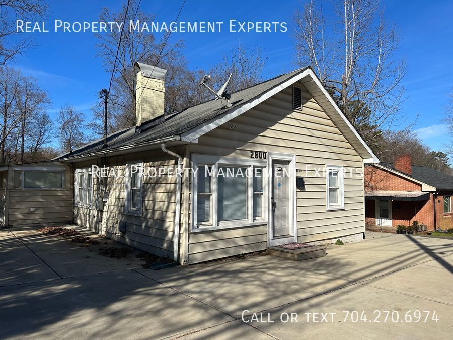 Primary Photo - 2800 Eastway Dr