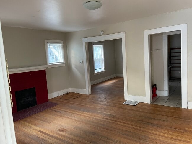 Living & dining room - 216 Packard St