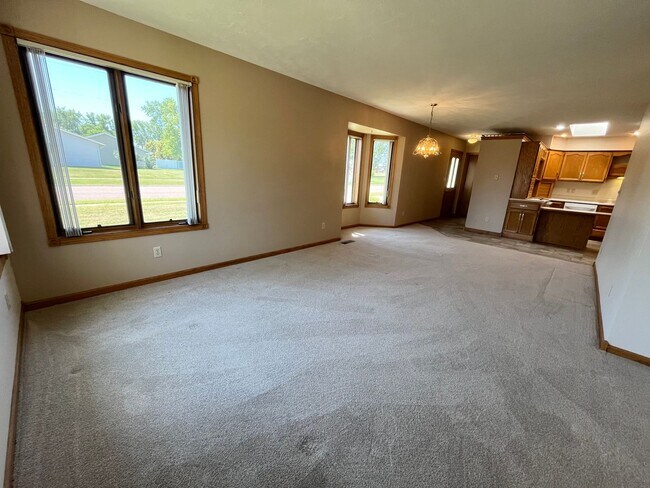 Foto del edificio - 2 Bed/1 Bath Ground Floor Twinhome in Lennox!