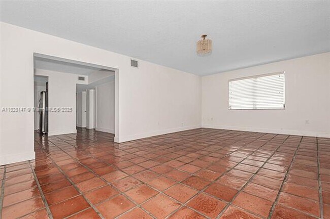 Foto del edificio - 309 Bird Rd