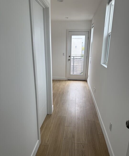 Foto del edificio - 227 N Park View St