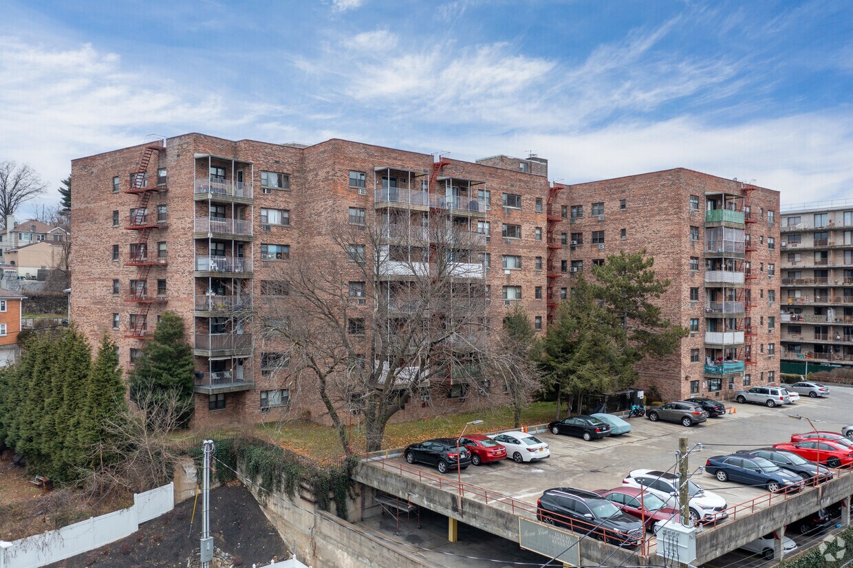 Mona Lisa Apartments in Yonkers, NY