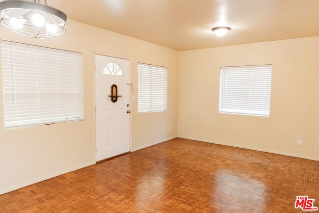 Foto del edificio - 642 N La Jolla Ave