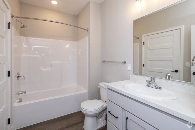 2BR, 2BA - 1,015SF - Second Bathroom - Compass