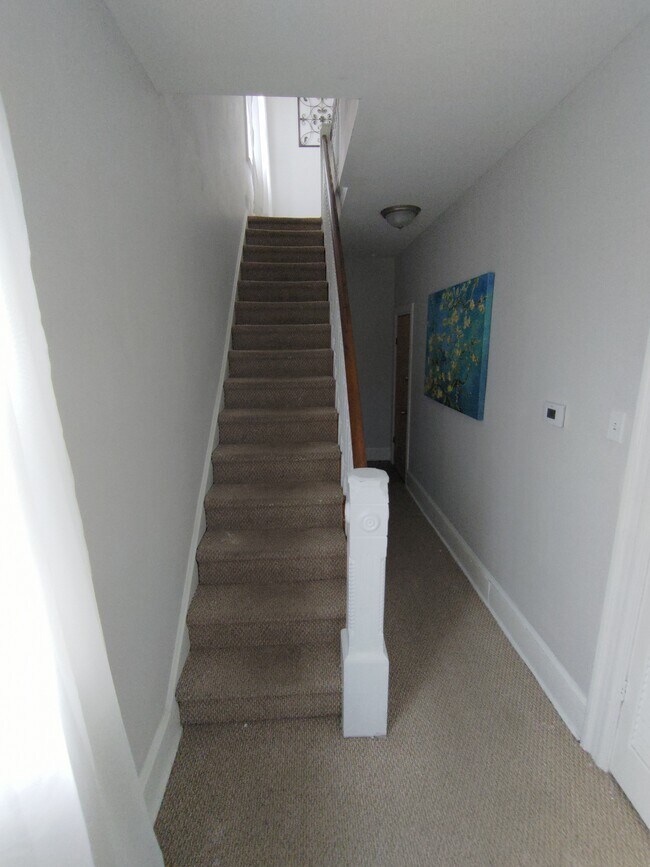 Hallway (Common Area) - 2029 Walnut St
